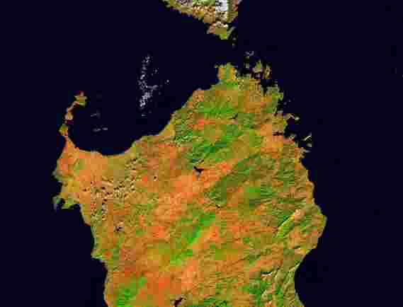 从太空探索地球：撒丁岛 - 地中海第二大岛屿