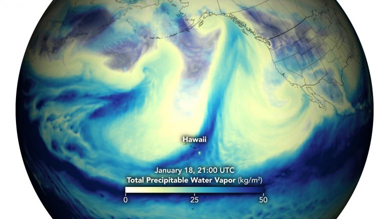 强大的大气河流浸泡在太平洋西北地区