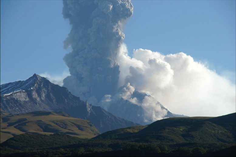 世界上最爆炸性的火山里有很多水