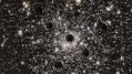 意外发现：哈勃太空望远镜发现了小黑洞的集中