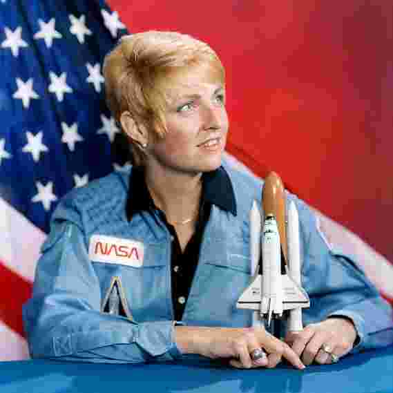 美国宇航局记得Millie Hughes-Fulford  - 飞船飞往哥伦比亚航天飞机