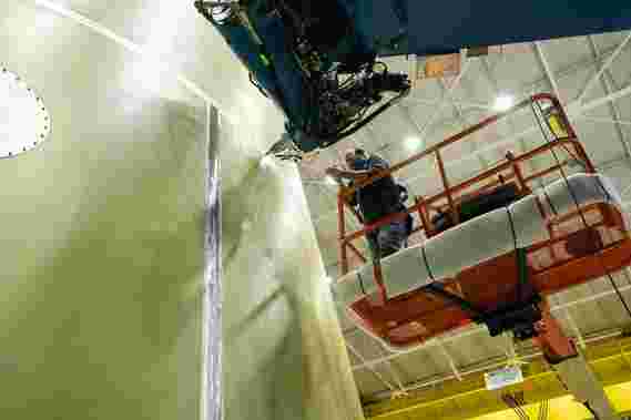 美国国家航空航天局（NASA）通过船员完成首次Artemis发射的SLS火箭适配器焊接