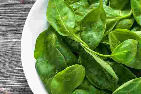 新研究发现绿叶蔬菜对肌肉力量至关重要