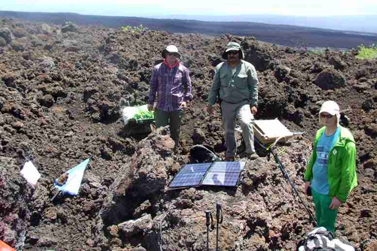 在罕见的细节中捕获的加拉帕戈斯导致火山喷发 - 地面上升超过6英尺！