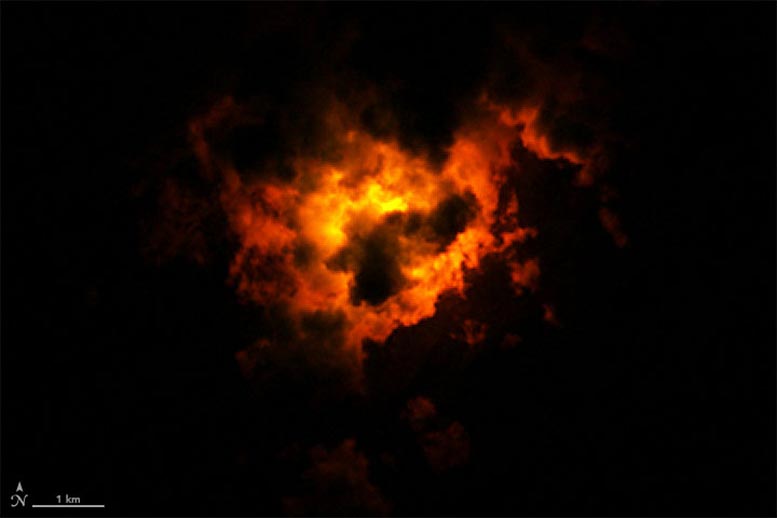 美国宇航局卫星在冰岛雷克朗斯半岛上捕捉夜间火山爆发